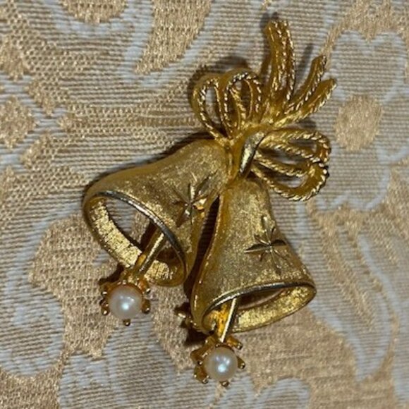 HOLIDAY🎄🎄MAMSELLE Christmas Bells Gold Holiday BROOCH - Picture 7 of 10